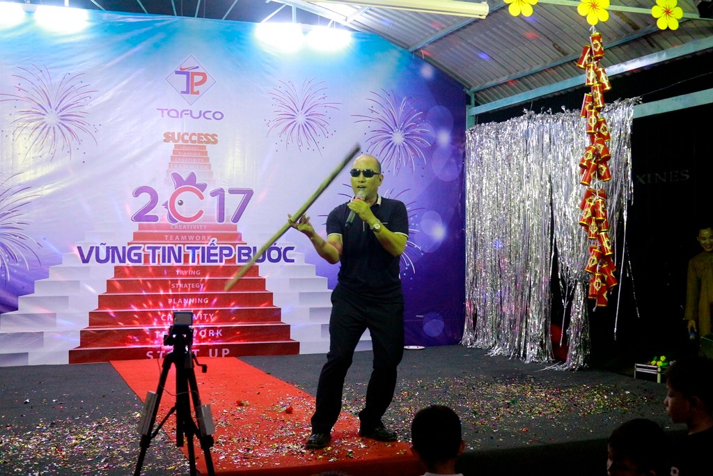 TƯNG BỪNG ĐÊM GALA CUỐI NĂM 2016 - VỮNG TIN TIẾN BƯỚC